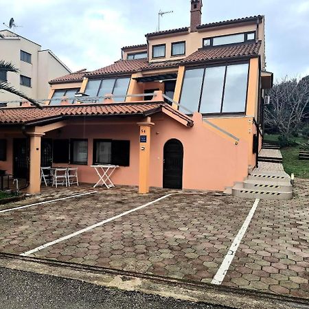Apartmani Delas Pjescana Uvala Bagian luar foto