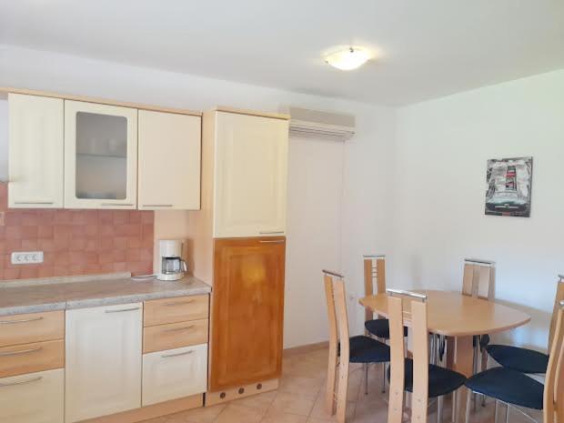Apartmani Delas Pjescana Uvala Bagian luar foto