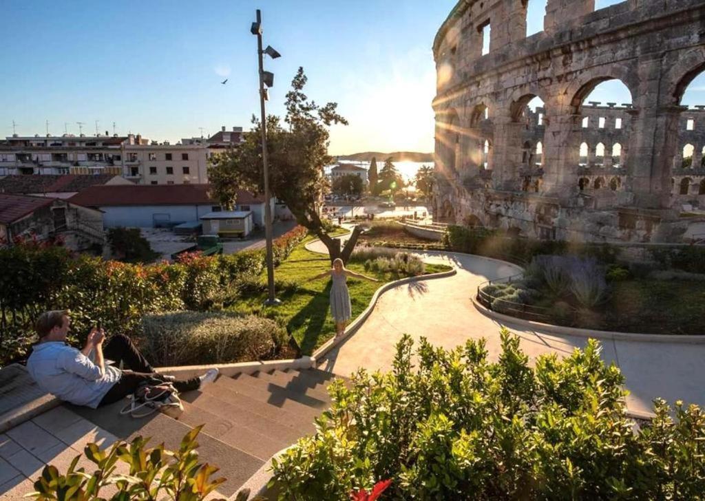 Apartmani Delas Pjescana Uvala Bagian luar foto