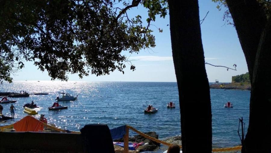 Apartmani Delas Pjescana Uvala Bagian luar foto