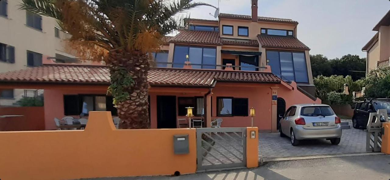 Apartmani Delas Pjescana Uvala Bagian luar foto