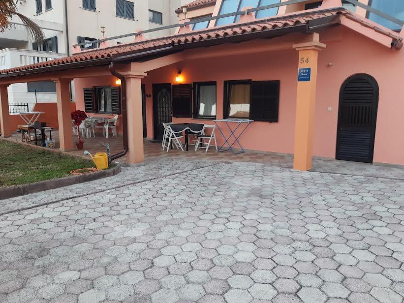 Apartmani Delas Pjescana Uvala Bagian luar foto