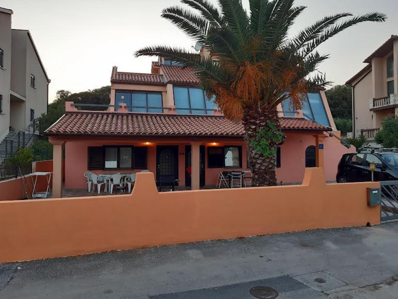 Apartmani Delas Pjescana Uvala Bagian luar foto