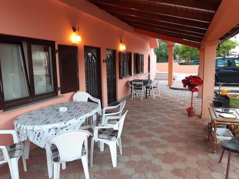 Apartmani Delas Pjescana Uvala Bagian luar foto