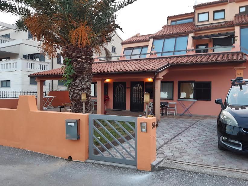 Apartmani Delas Pjescana Uvala Bagian luar foto