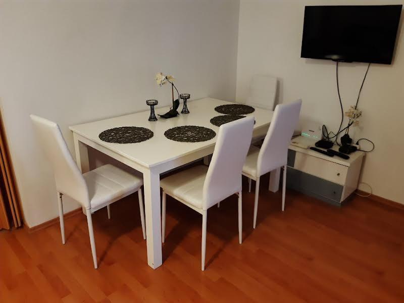 Apartmani Delas Pjescana Uvala Bagian luar foto