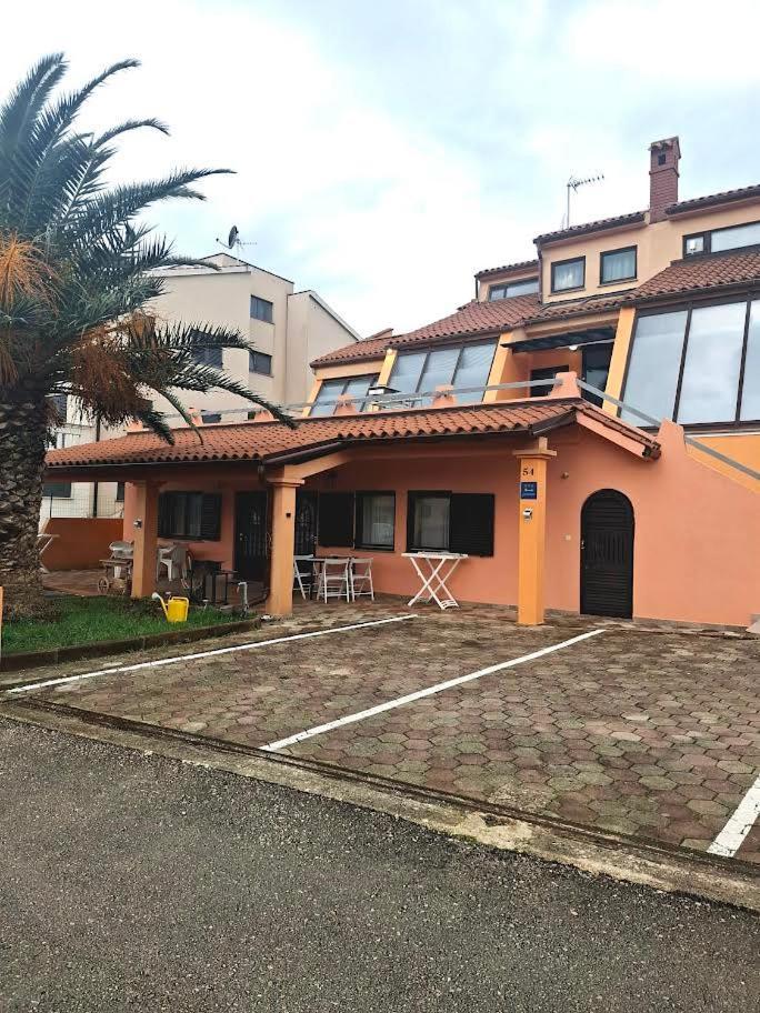 Apartmani Delas Pjescana Uvala Bagian luar foto